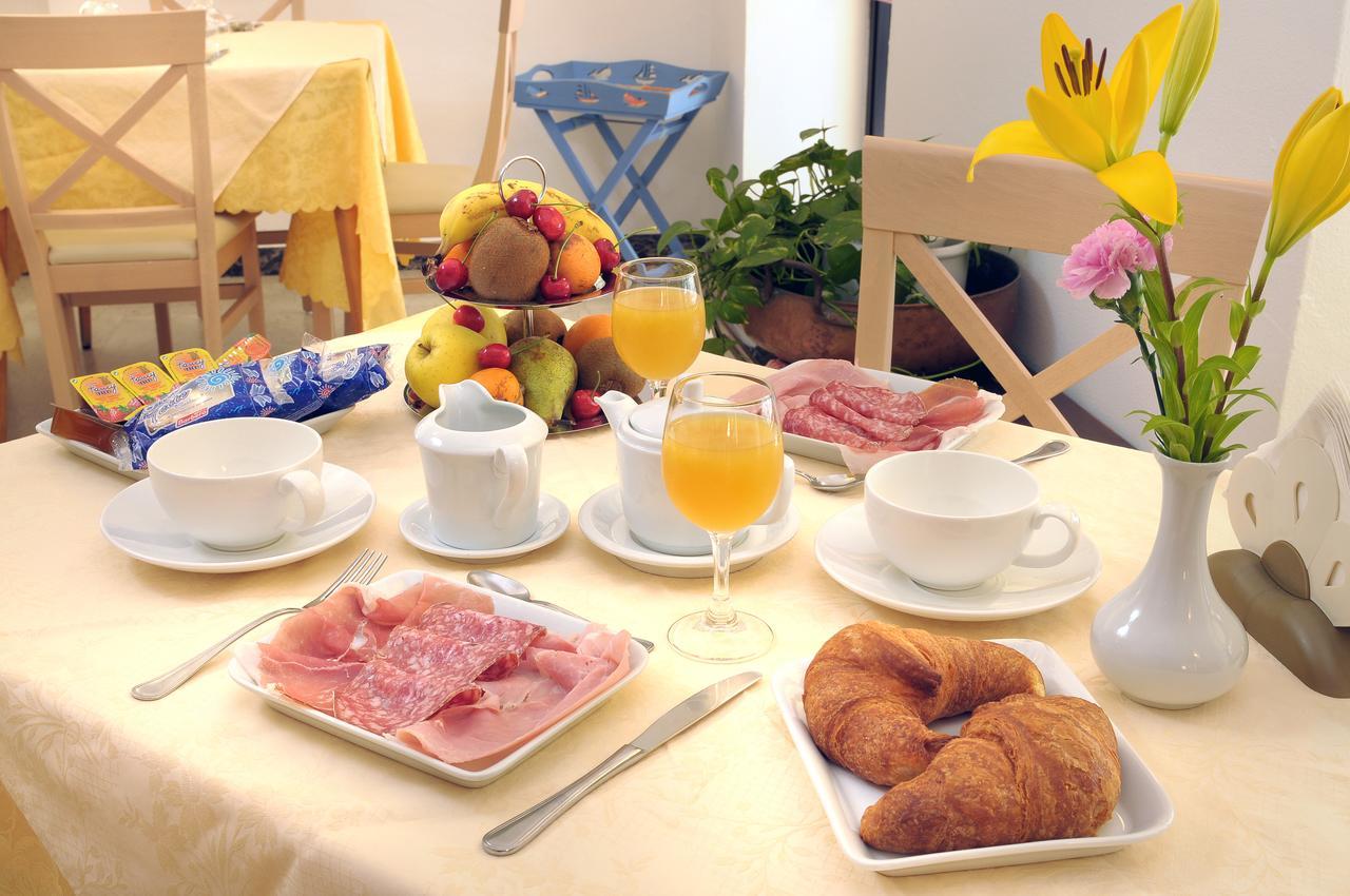 Hotel Gambone Finale Ligure Buitenkant foto