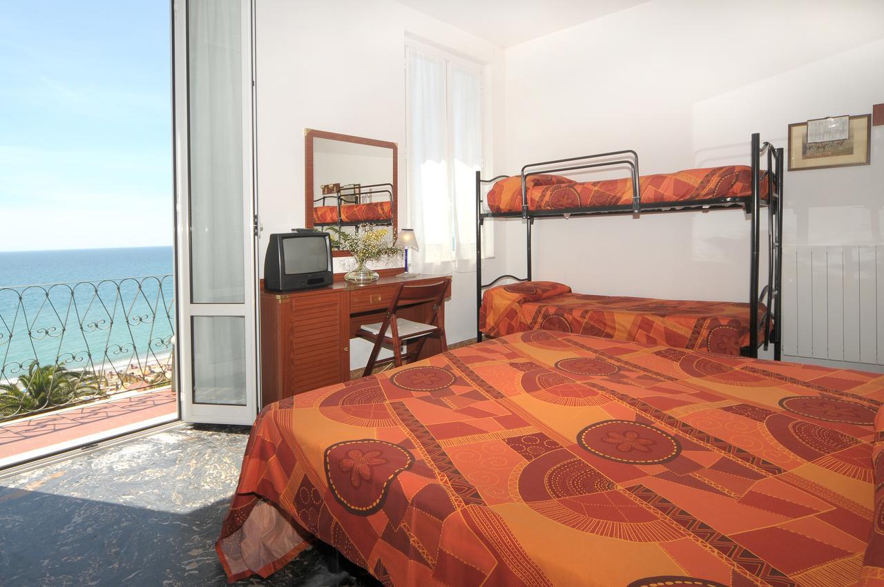 Hotel Gambone Finale Ligure Buitenkant foto